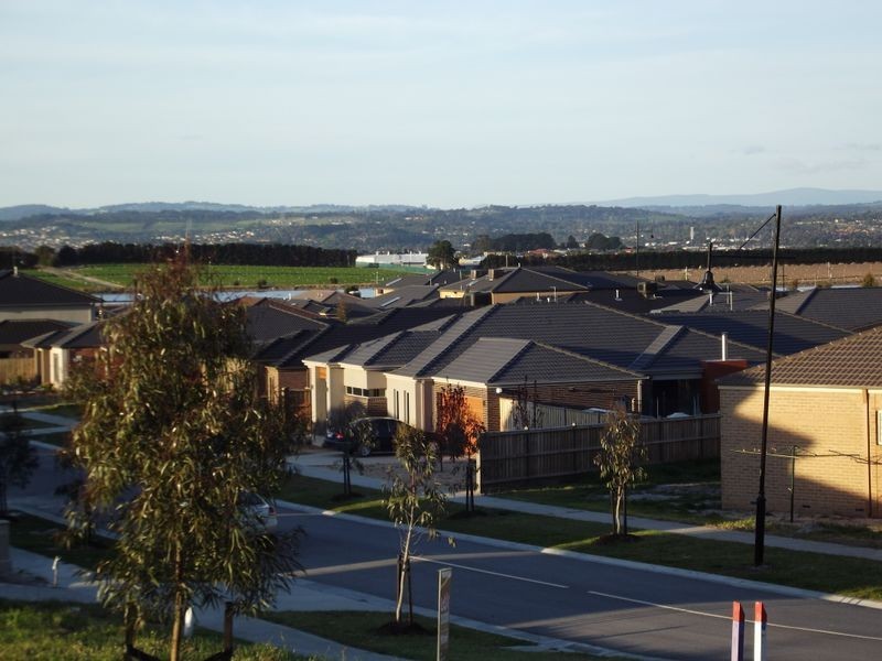 17 Ascent Drive, Cranbourne North VIC 3977