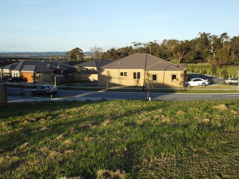 17 Ascent Drive, Cranbourne North VIC 3977