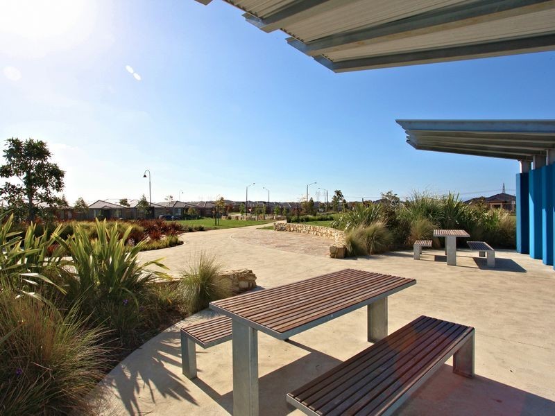 24 Hawkeseye Way, Cranbourne East VIC 3977