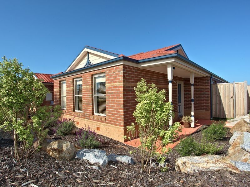 24 Hawkeseye Way, Cranbourne East VIC 3977