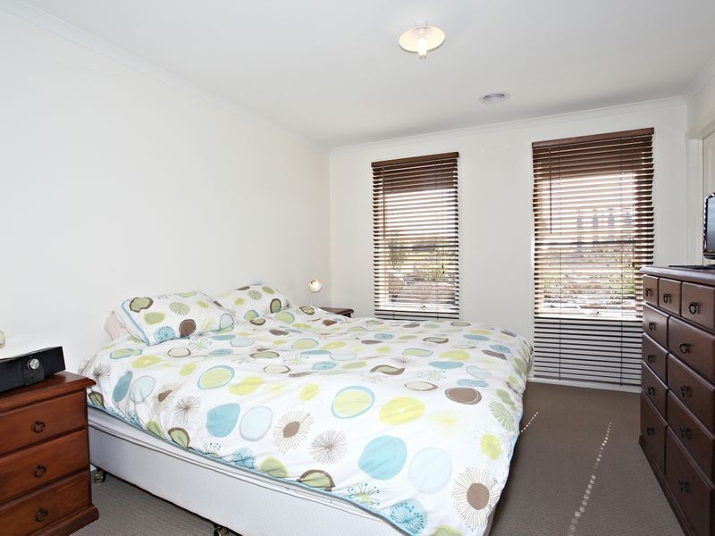 24 Hawkeseye Way, Cranbourne East VIC 3977