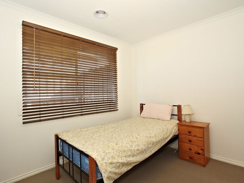 24 Hawkeseye Way, Cranbourne East VIC 3977