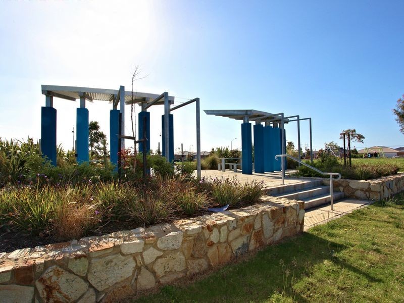 24 Hawkeseye Way, Cranbourne East VIC 3977