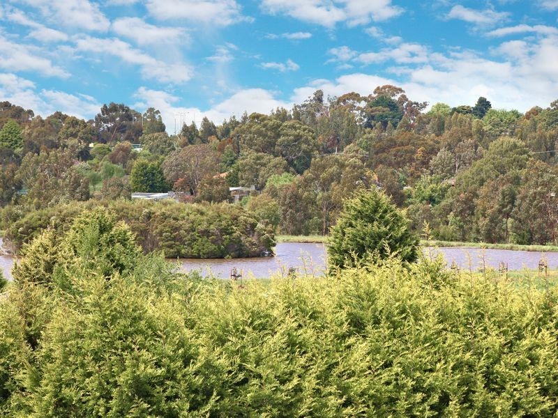 40 John Hunter Drive, Endeavour Hills VIC 3802