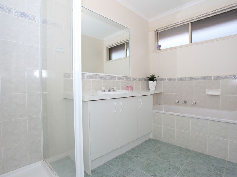 12 Cornwell Crescent, Cranbourne East VIC 3977