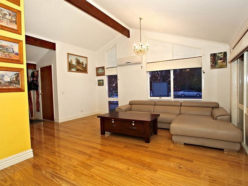 5 Bass Court, Cranbourne North VIC 3977