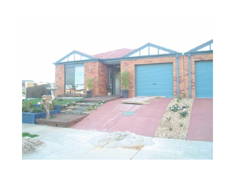 7 Staunton Walk, Cranbourne VIC 3977