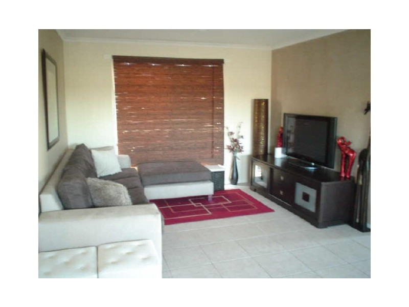 7 Staunton Walk, Cranbourne VIC 3977