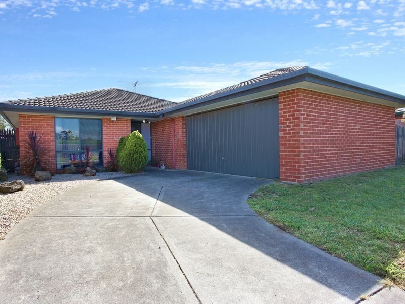 16 Seacombe Place, Cranbourne VIC 3977