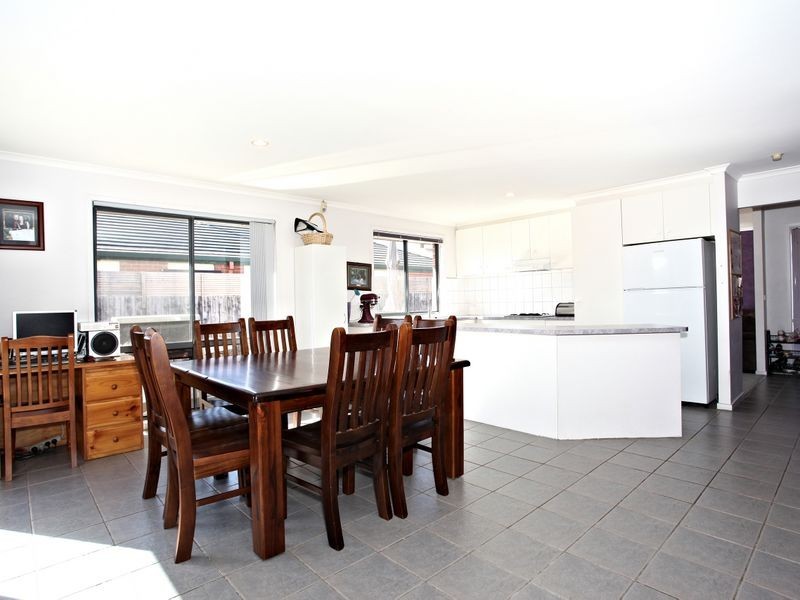 16 Seacombe Place, Cranbourne VIC 3977