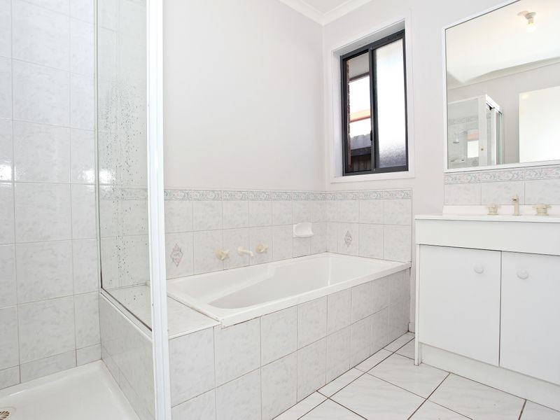 16 Seacombe Place, Cranbourne VIC 3977