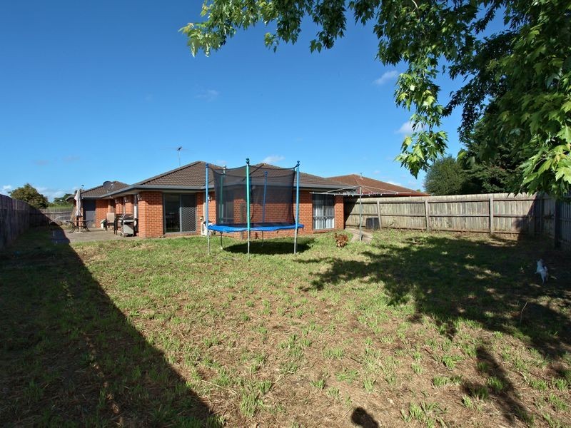 16 Seacombe Place, Cranbourne VIC 3977