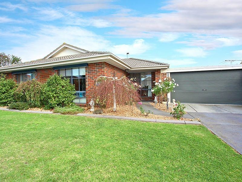 5 Lupin Court, Cranbourne North VIC 3977