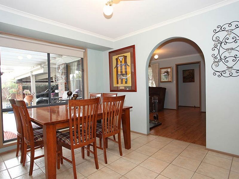 5 Lupin Court, Cranbourne North VIC 3977