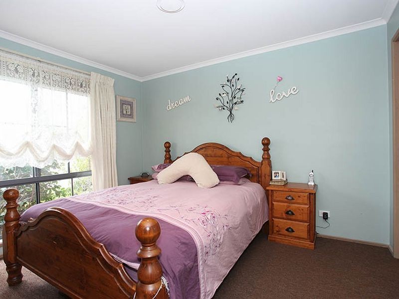 5 Lupin Court, Cranbourne North VIC 3977