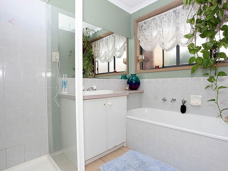 5 Lupin Court, Cranbourne North VIC 3977