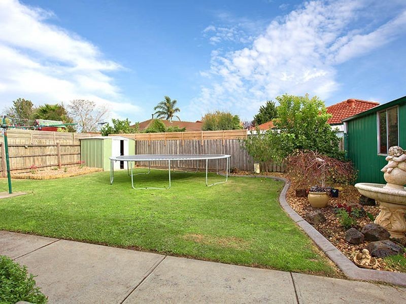 5 Lupin Court, Cranbourne North VIC 3977