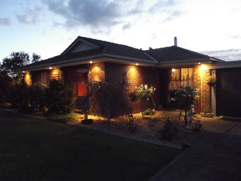 5 Lupin Court, Cranbourne North VIC 3977