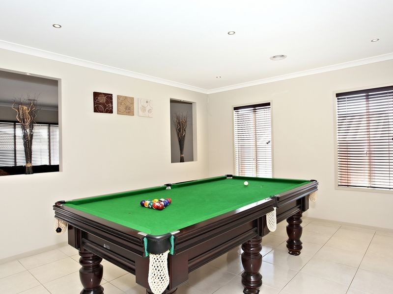 17 Durnoch Place, Cranbourne VIC 3977