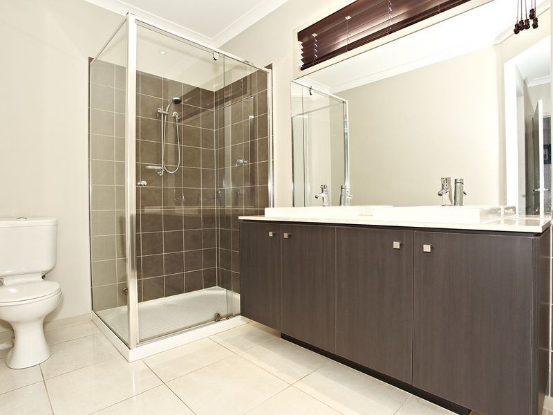 17 Durnoch Place, Cranbourne VIC 3977