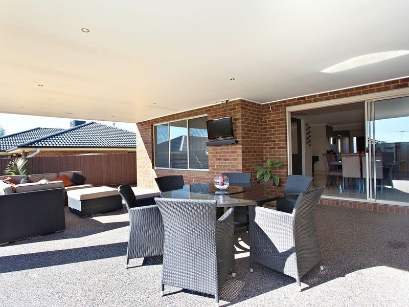 17 Durnoch Place, Cranbourne VIC 3977