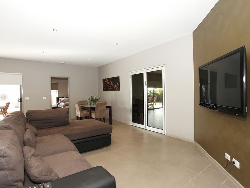 29 Ferndown Drive, Cranbourne VIC 3977