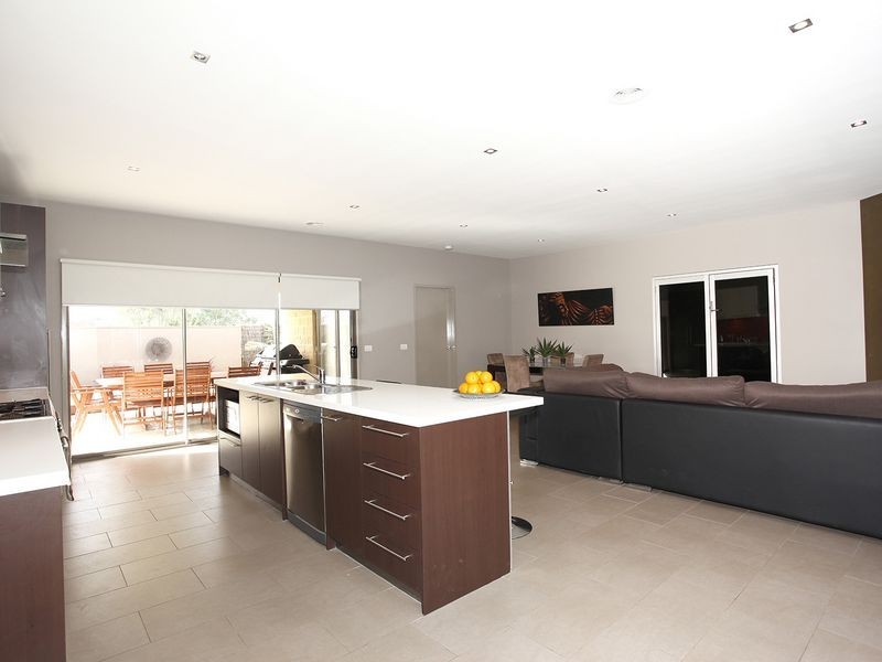 29 Ferndown Drive, Cranbourne VIC 3977