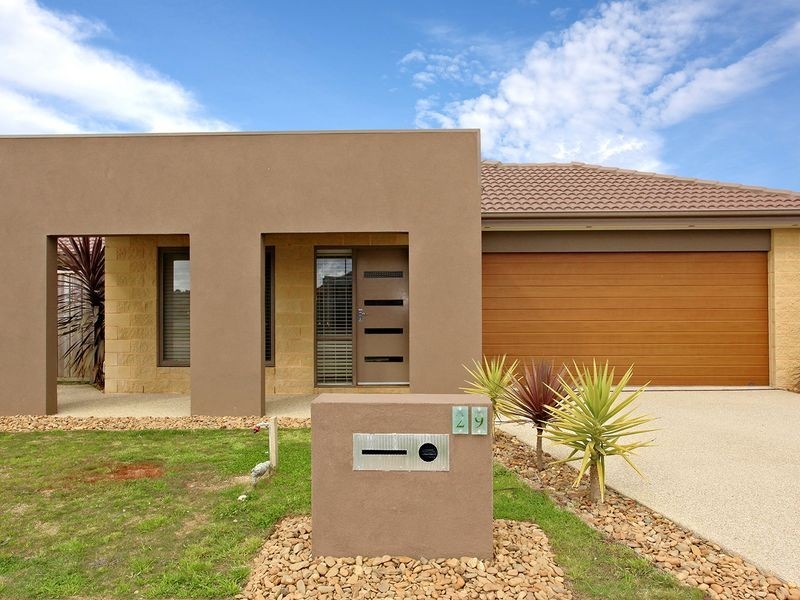 29 Ferndown Drive, Cranbourne VIC 3977