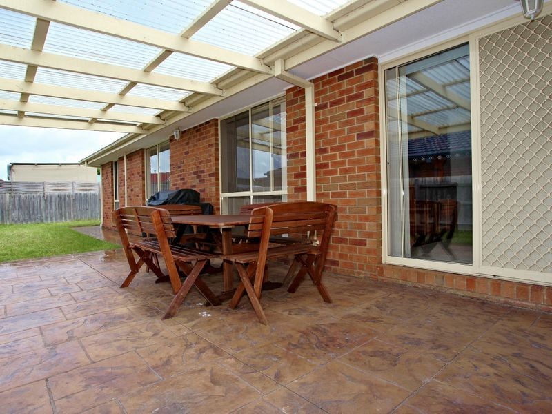 12 Cornwell Crescent, Cranbourne East VIC 3977