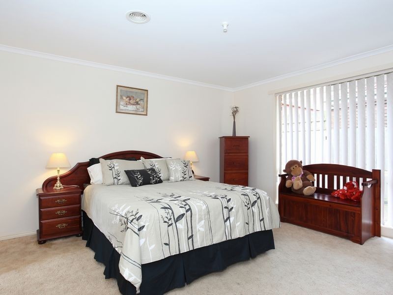 12 Cornwell Crescent, Cranbourne East VIC 3977