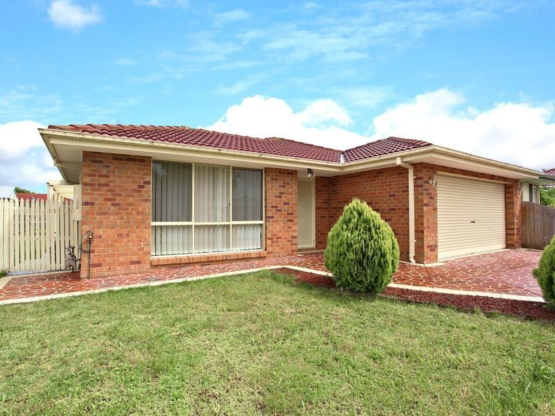 12 Cornwell Crescent, Cranbourne East VIC 3977
