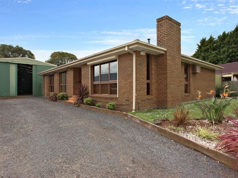 132 Endeavour Drive, Cranbourne North VIC 3977