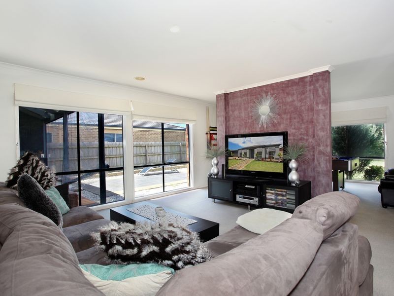 8 Genista Road, Cranbourne West VIC 3977