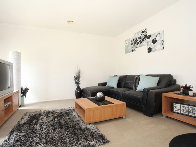 8 Genista Road, Cranbourne West VIC 3977