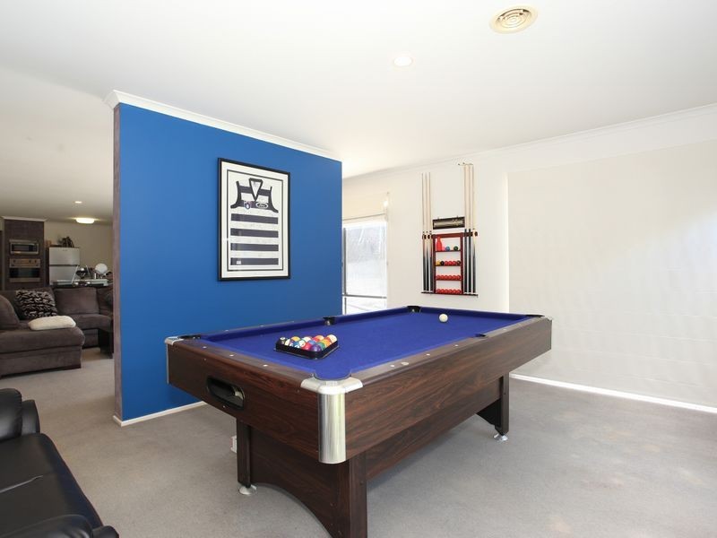 8 Genista Road, Cranbourne West VIC 3977