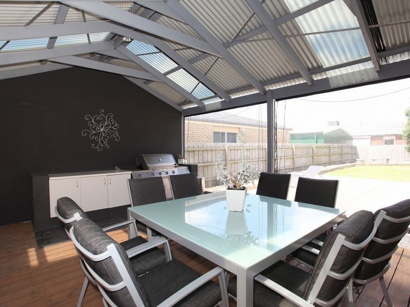 8 Genista Road, Cranbourne West VIC 3977