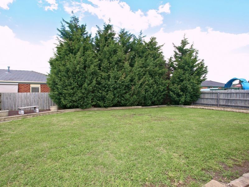 8 Genista Road, Cranbourne West VIC 3977