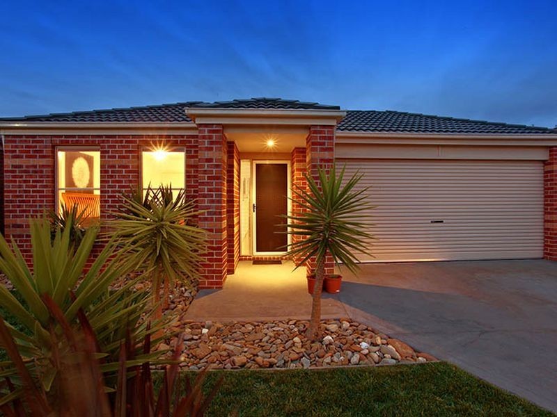 10 Hector Drive, Cranbourne VIC 3977