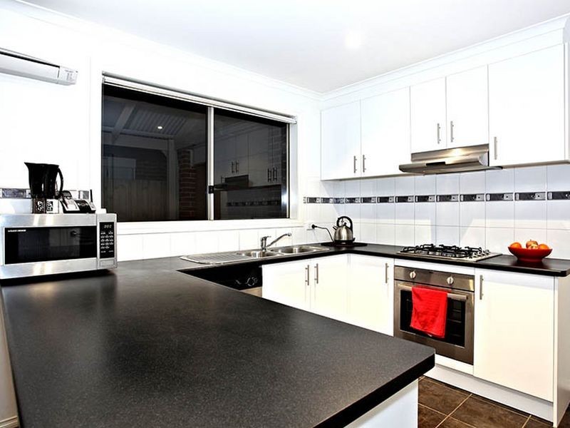 10 Hector Drive, Cranbourne VIC 3977