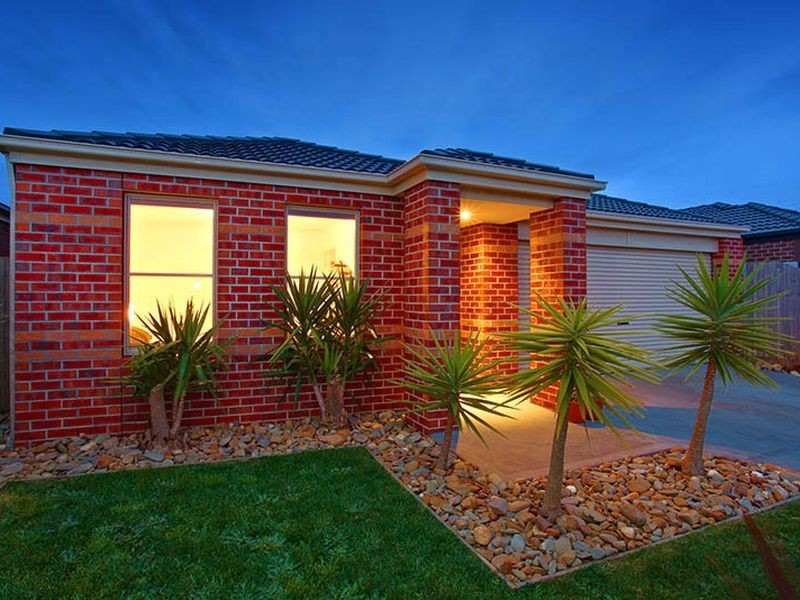 10 Hector Drive, Cranbourne VIC 3977