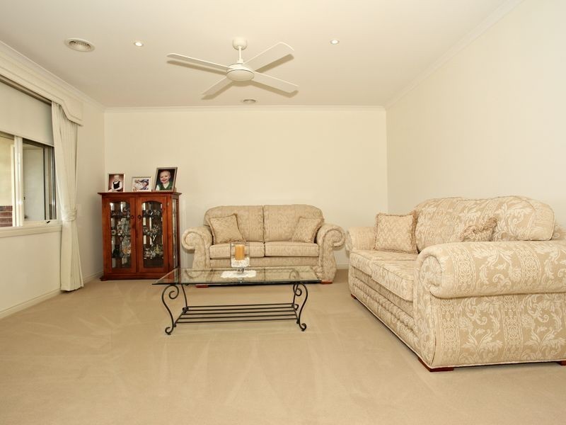 3 Durnoch Place, Cranbourne VIC 3977