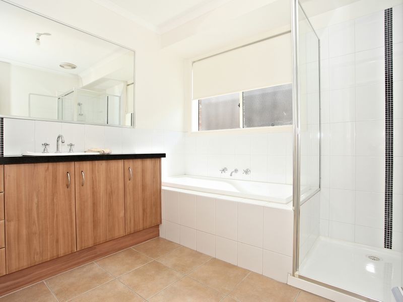 3 Durnoch Place, Cranbourne VIC 3977