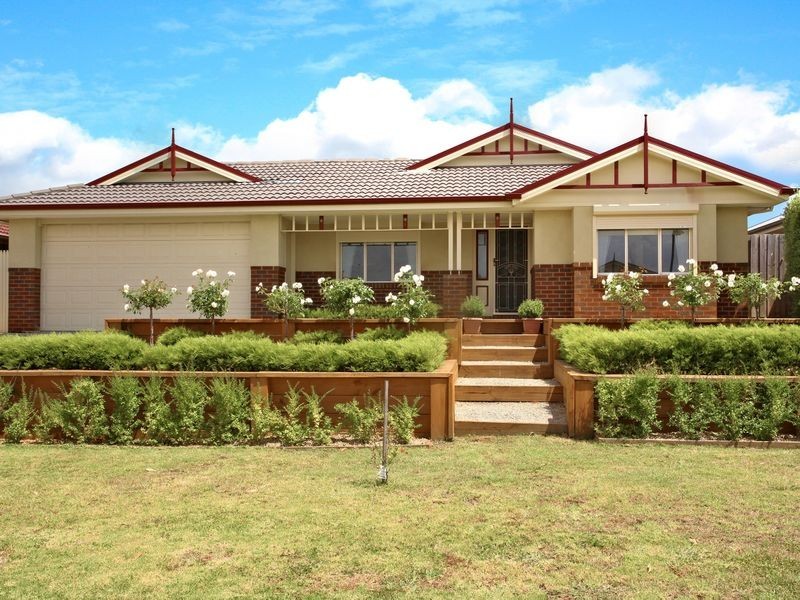 3 Durnoch Place, Cranbourne VIC 3977