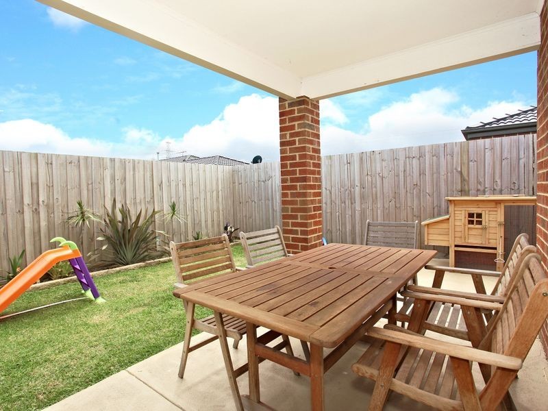 63 Calais Circuit, Cranbourne West VIC 3977