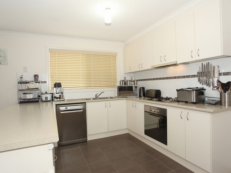 63 Calais Circuit, Cranbourne West VIC 3977