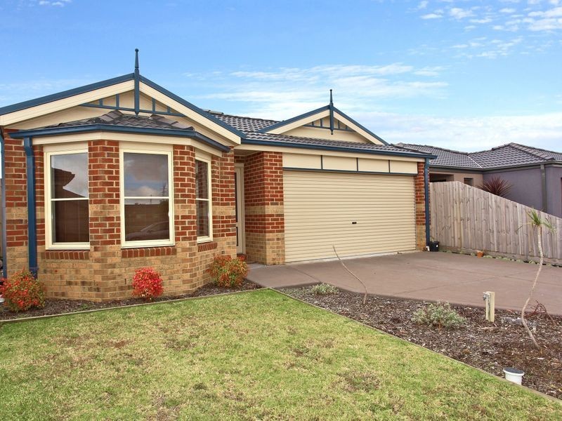 63 Calais Circuit, Cranbourne West VIC 3977