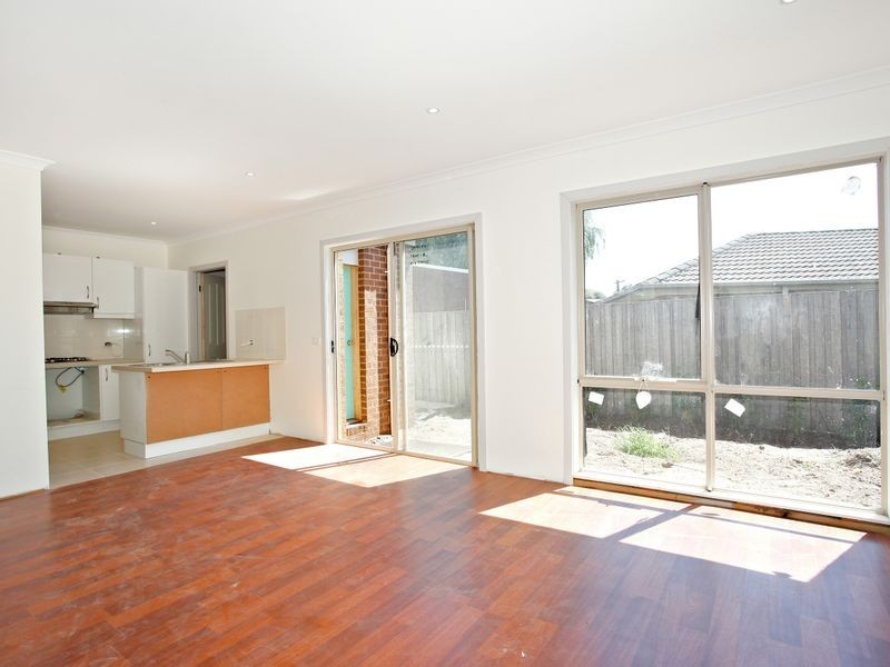 2/23 Clarendon Street, Cranbourne VIC 3977