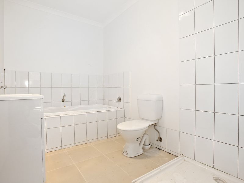2/23 Clarendon Street, Cranbourne VIC 3977