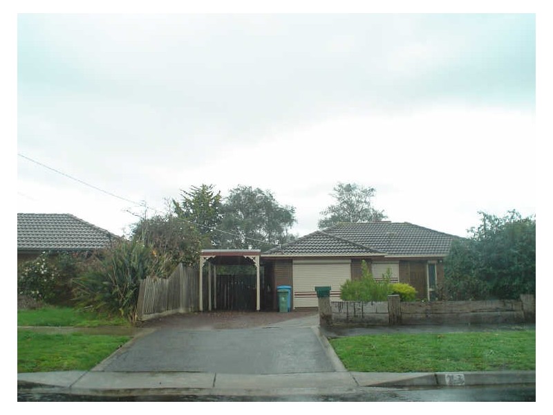 23 Lamont Crescent, Cranbourne VIC 3977