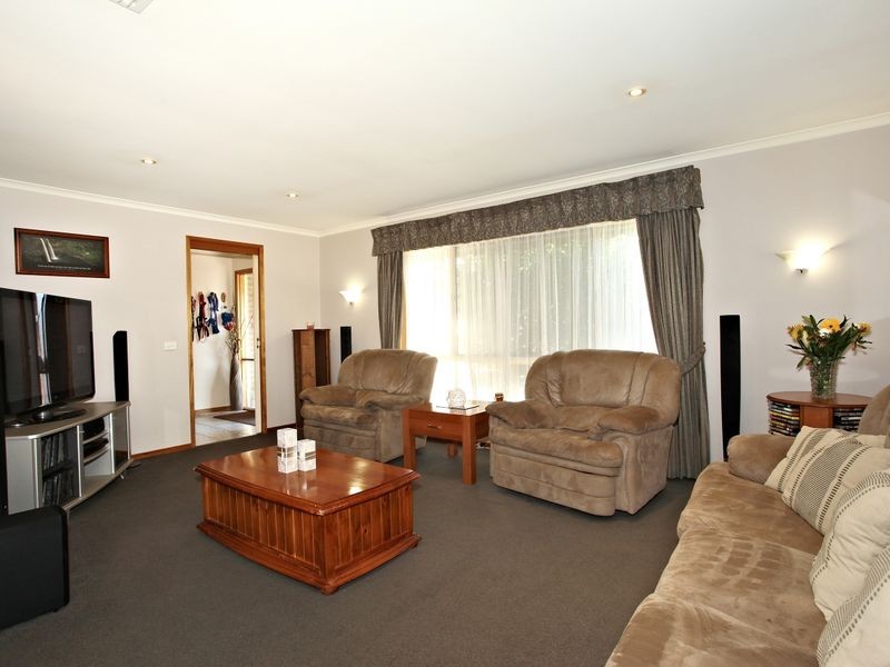 6 Barilla Court, Cranbourne VIC 3977